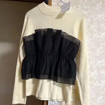 아이보리 블랙 프릴 니트 M
