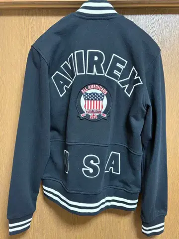 [ 미사용 ] AVIREX 바시티 자켓 M 사이즈 자수 목화 소재 블랙