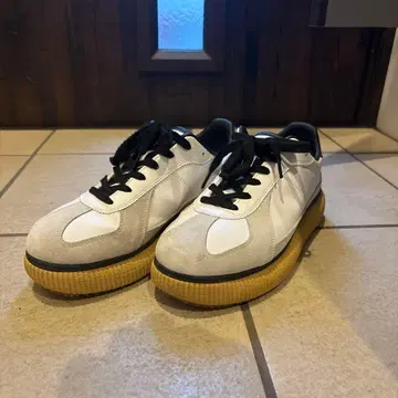 오니츠카타이거 스니커즈