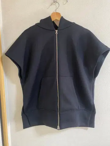 여성용 CLOCHE 블랙 반팔 후드티