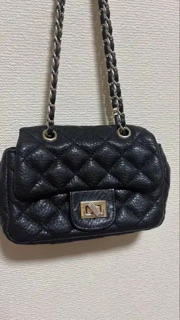 블랙 퀼팅 미니 숄더백