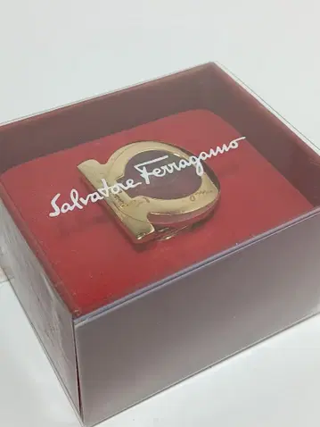 살바토레 페라가모 Ferragamo 스카프링 골드