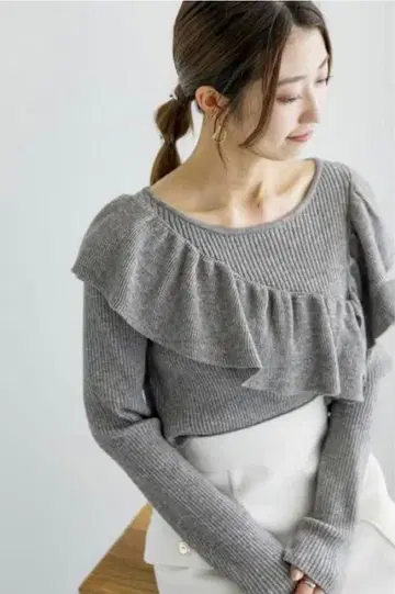 테치치 비대칭 프릴 니트