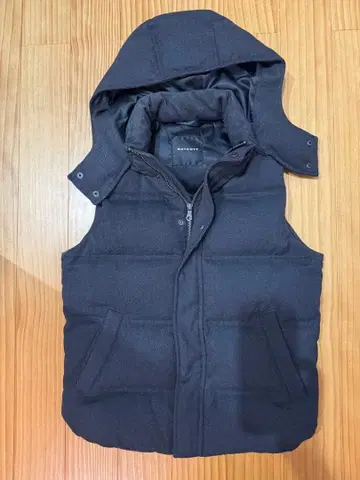 후드 부착 블랙 다운 베스트