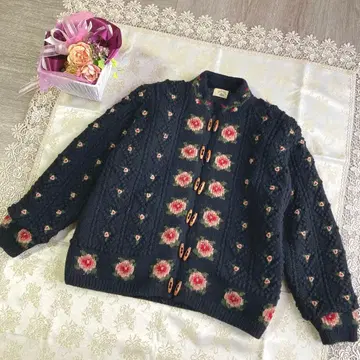 블루베리팜 울 꽃 모티브 가디건 블랙