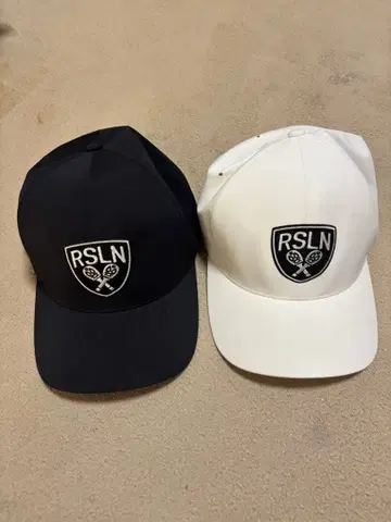 러셀 노 캡 블랙과 화이트 세트