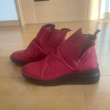 시착만. 새상품급 메트로폴리탄 레드 슬립온 부츠