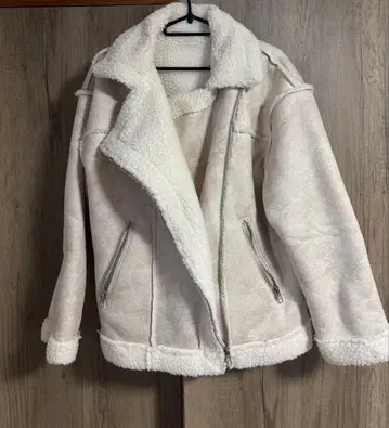 아이보리 무스탕풍 자켓