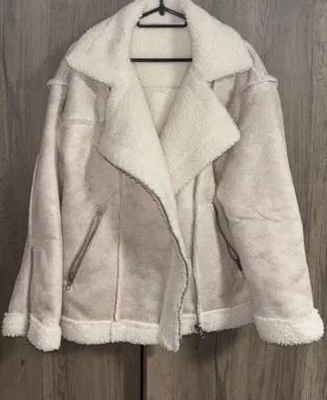 아이보리 무스탕풍 자켓