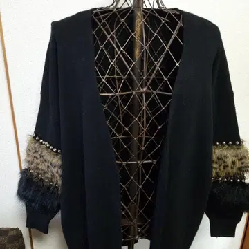 새상품 폴린느 브로 가디건 블랙