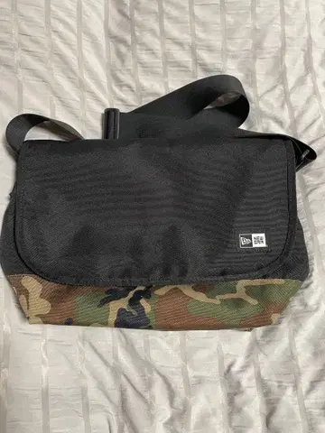 뉴에라 숄더백 블랙/카모플라쥬