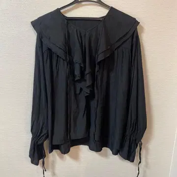 프릴 달린 블랙 긴팔 셔츠 F 사이즈