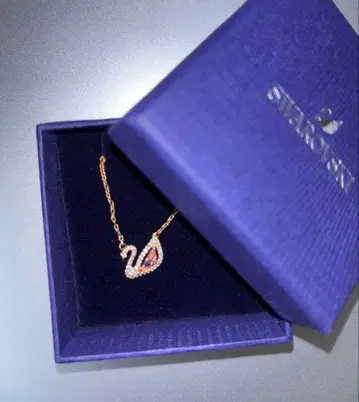 Swarovski swan 목걸이