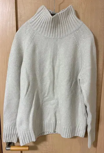 nano universe 화이트 니트