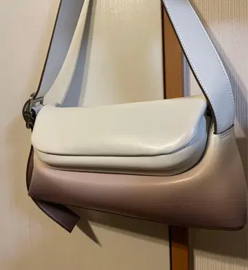 OSOI 화이트 그레이 숄더백