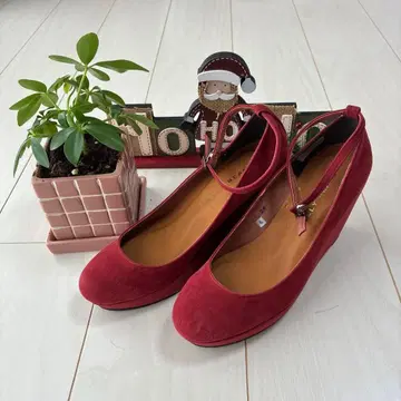 빨간색 스웨이드 웨지힐 펌프스