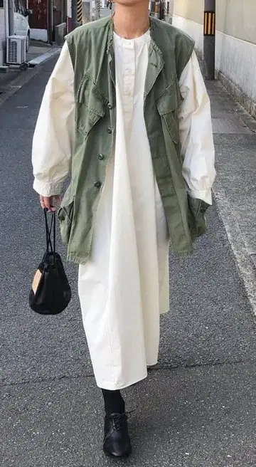 누구 클레 라운드 버튼 롱 드레스