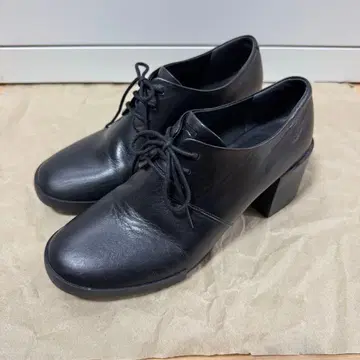 CAMPER 캠퍼 LOTTA 레이스업 힐 가죽 신발