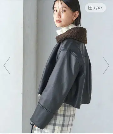 보아 카라 부착 블랙 가죽 자켓