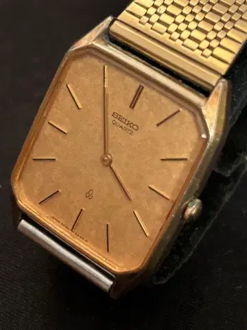 세이코 샤리오 5930 스퀘어 빈티지 SGP 케이스 가동 중