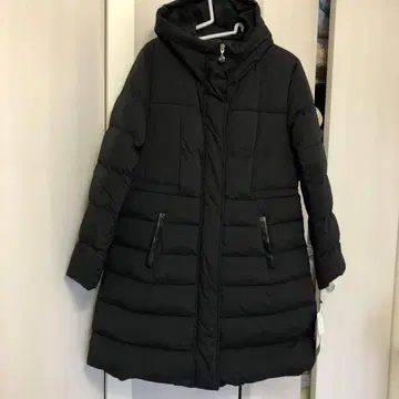 블랙 후드 부착 다운 코트 사이즈 40