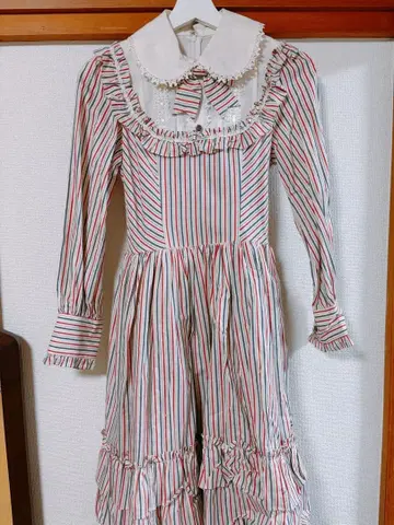 Innocent World 스트라이프 패턴 프릴 원피스