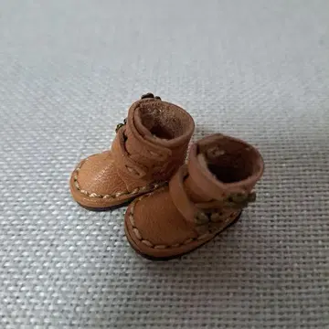 미디 브라이스용 작가님 베이지 부츠