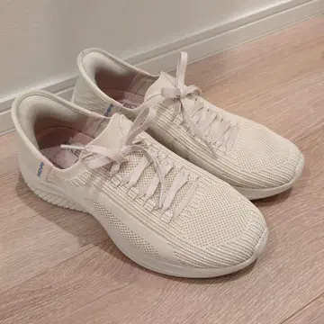 가격 인하 중! SKECHERS Up Air 스니커즈 크림 24.5cm