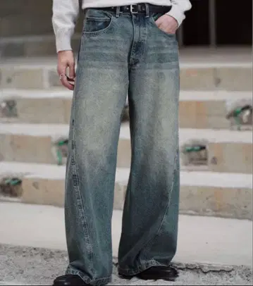 VINTAGE WASHED CURVED DENIM L 사이즈