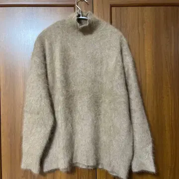 모헤어 터치 모크넥 니트