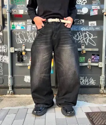 traum 배기 팬츠 M 사이즈 즉시 완판 재판매 없음