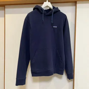 파타고니아 후드 부착 후드티 네이비