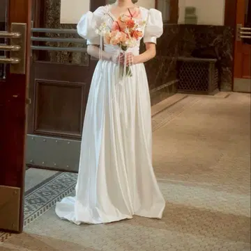 새틴 퍼프 슬리브 웨딩 드레스