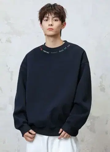 자수 크루넥 맨투맨