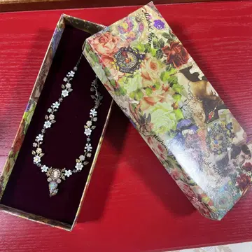 꽃 모티브 목걸이 골드