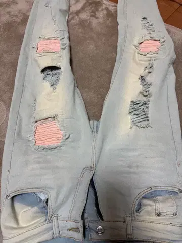 라이트 블루 데미지 데님 팬츠