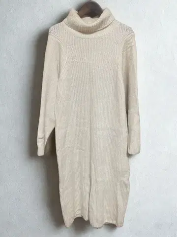 투모로우랜드 터틀넥 니트 원피스