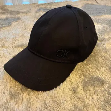 Calvin Klein 블랙 야구 모자