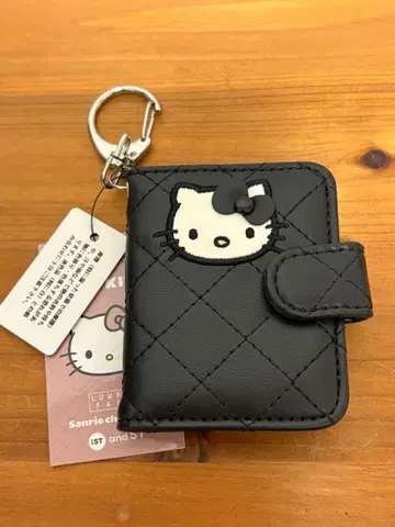 헬로키티 로리즈팜 퀼팅 프로필북 키참 블랙