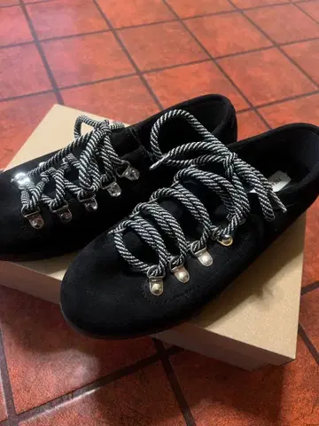 프릭스스토어 마운틴 스니커즈