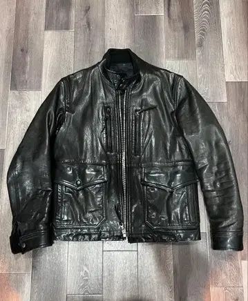 TABLOID NEWS 호스 가죽 자켓