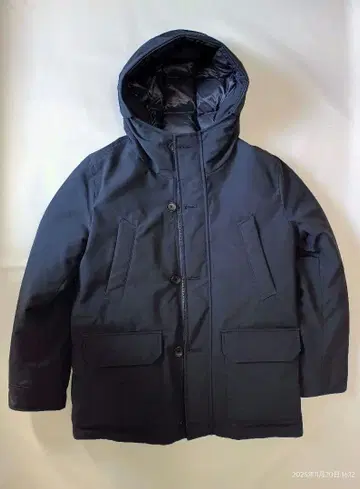 네이비 후드 부착 다운 자켓