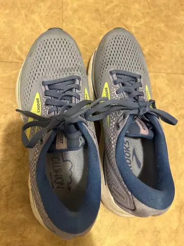 Brooks Cushion 러닝 스니커즈