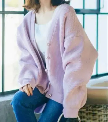 JUSGLITTY 펄 단추 루즈 가디건