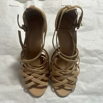 DESERT ROSE 베이지 스트랩 오픈토 하이힐