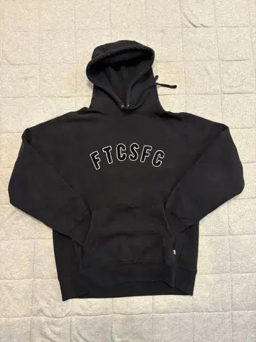 FTCSFC 로고 블랙 후드티