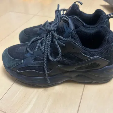 FILA 블랙 스니커즈