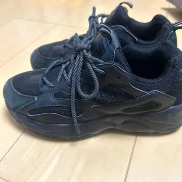 FILA 블랙 스니커즈