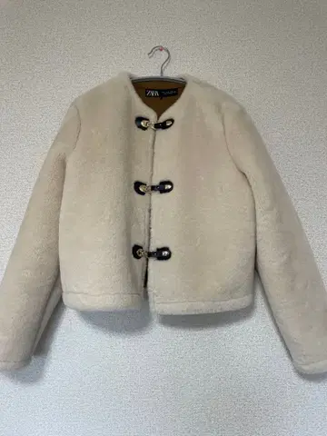 토글 버튼 인조 모피 자켓