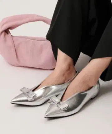 메탈릭 리본 V컷 플랫슈즈 실버